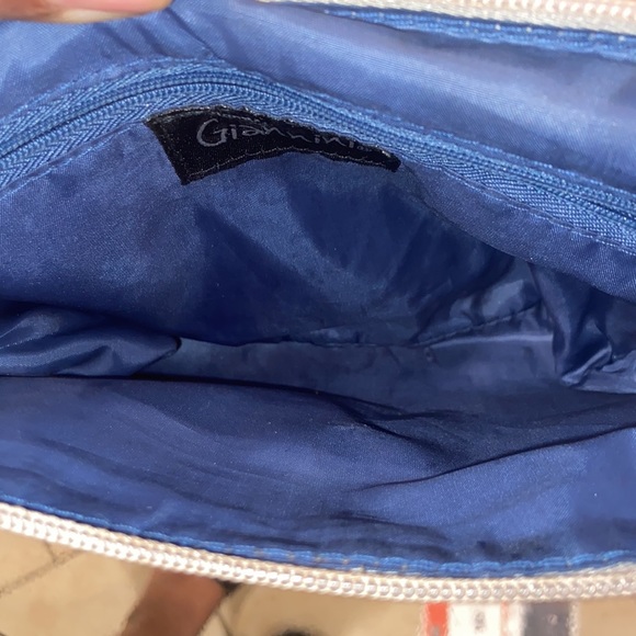 Hand wristlet bag - Picture 3 of 6